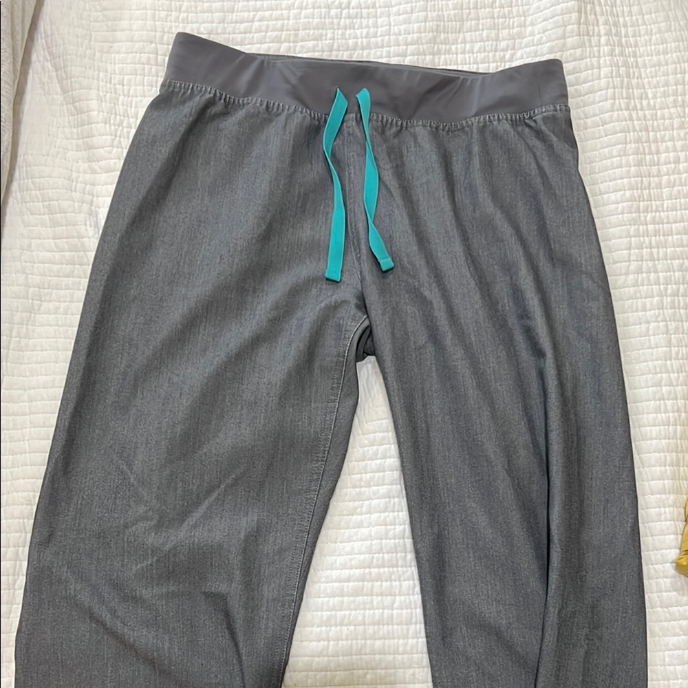 Gray Figs S Tall pant. No side pockets. Good condition